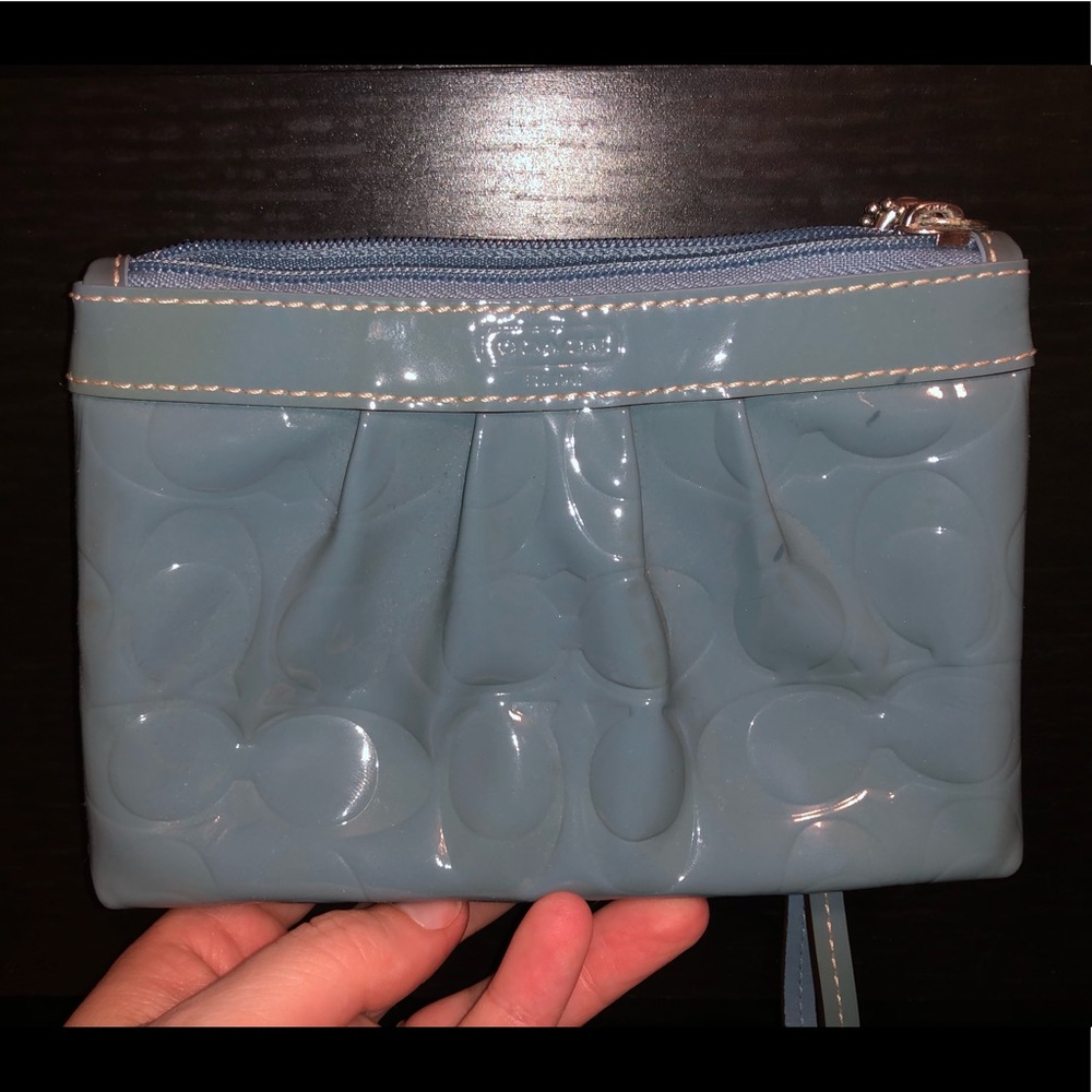 Small wristlet